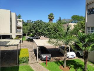 Madison Palms Sandton Apartment - 6