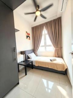 Level 19 Corner Unit With Hill View - 3