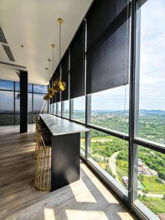 Level 19 Corner Unit With Hill View - 2