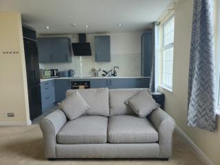 1 Bedroom Sofa bed in centre of Trearddur Bay - Pass the Keys - 2