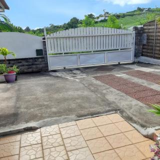 Charmant bungalow à Saint Pierre avec vue sur montagne - 2