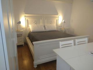 Palazzo Grandori Charming Rooms - 8