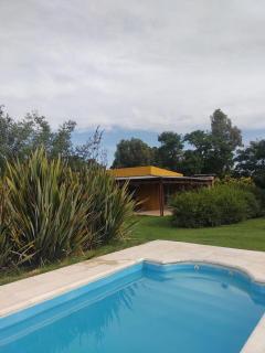 Casa de campo con pileta y gran parque en Rauch - 9