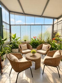 Central Morden Apt 3Br Big Balcony - 0