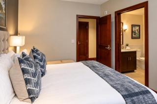 Platinum Vail Solaris 3 Bedroom Vacation Rental Set At The Base Of The Mountain Just Steps From The Gondola - Vail - 6