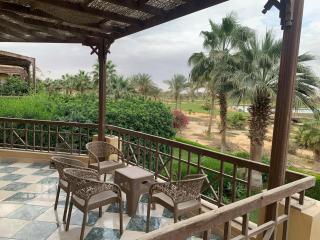 Poolside 2BR Chalet at Einbay Resort Steps from the Water - 8