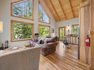 Riversong Retreat Sandy River View Cabin - 6