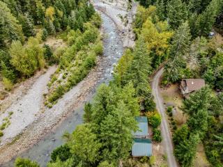 Riversong Retreat Sandy River View Cabin - 5