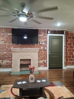 Kid Friendly 2BR Upstairs Apartment near Downtown - 8