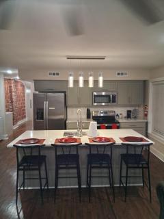 Kid Friendly 2BR Upstairs Apartment near Downtown - 9