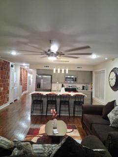 Kid Friendly 2BR Upstairs Apartment near Downtown - 4