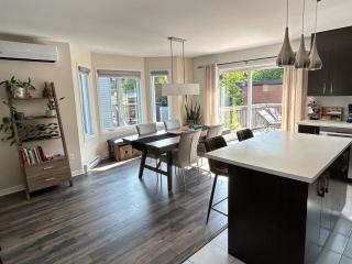 Stylish 4-Bedroom Home - 8