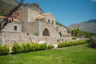 Armantanis Luxury Suites - 9