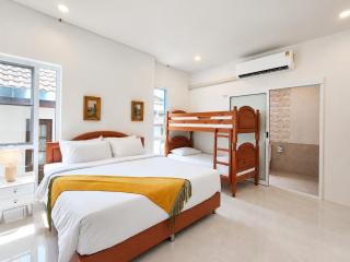 Ja Ja James Villa @ Nimman | 5BR 6BA • Group Stay - 5