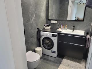 Stylowy apartament z klimatyzacją, tarasem i parkingiem - Fair Rentals - 3
