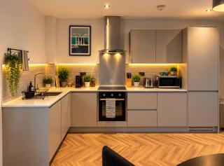 5 Min Walk to UKREiiF 2 Bed 2 Bath & FREE Parking - 9