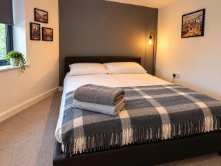 5 Min Walk to UKREiiF 2 Bed 2 Bath & FREE Parking - 8