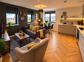 5 Min Walk to UKREiiF 2 Bed 2 Bath & FREE Parking - 0