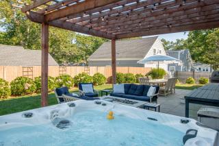 Stunningly Decorated Home with Hot Tub - 0