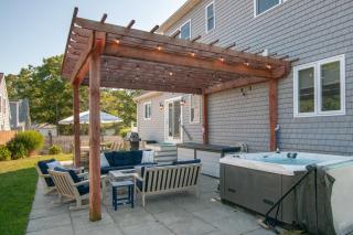 Stunningly Decorated Home with Hot Tub - 9