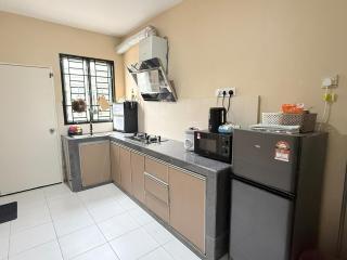Anaqi Homestay with Kids Playroom - 5