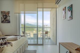 Apartamento de Lujo con Balcón, Piscina y Cerca al Mar - 4