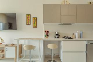 Apartamento de Lujo con Balcón, Piscina y Cerca al Mar - 1