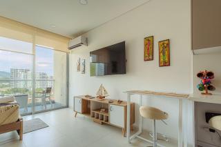 Apartamento de Lujo con Balcón, Piscina y Cerca al Mar - 1