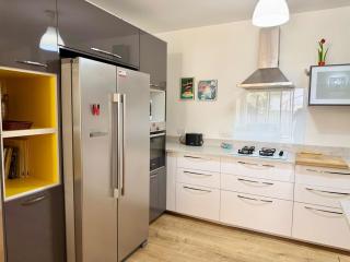 3 BDR Family Garden Apartment Mamad Parking - 9