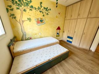 3 BDR Family Garden Apartment Mamad Parking - 3