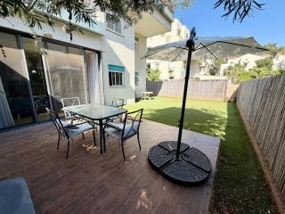 3 BDR Family Garden Apartment Mamad Parking - 2