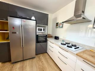 3 BDR Family Garden Apartment Mamad Parking - 1
