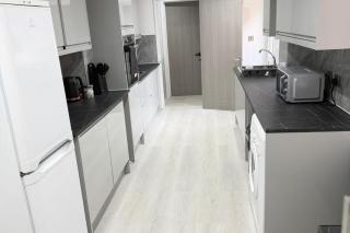 3 Bed House Long Stays Fast Wi-Fi & Parking - 3