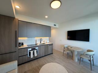 Luxury 1BR - Rooftop Pool and Beach 5min - 9