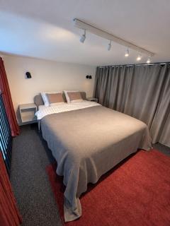 M Loft2 - City Center Apartment with Gated Free Parking - 2