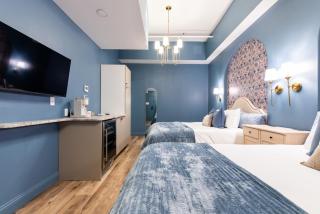 Hollyhock Suite 506 - 9