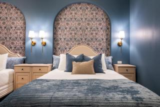 Hollyhock Suite 506 - 8