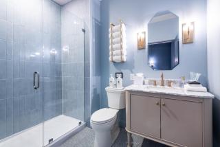 Hollyhock Suite 506 - 3