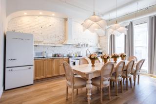 Hollyhock Suite 301 - 3