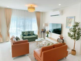 Ja Ja James Villa @ Nimman | 5BR 6BA • Group Stay - 9
