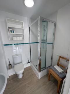 Modern 2 Bed Flat 2 mins to Beach Sea views - 7
