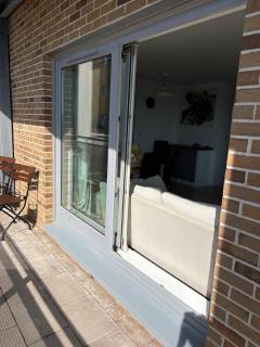 Modern 2 Bed Flat 2 mins to Beach Sea views - 5
