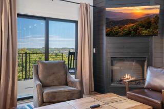 Luxury 4 Bdrm with Private Indoor Pool and Hot Tub in Sevierville - 8