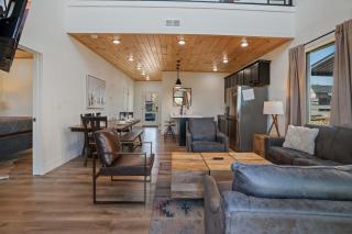 Luxury 4 Bdrm with Private Indoor Pool and Hot Tub in Sevierville - 2
