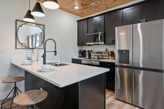Luxury 4 Bdrm with Private Indoor Pool and Hot Tub in Sevierville - 1