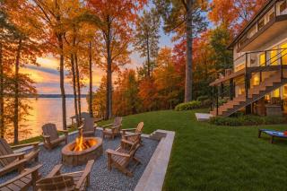 Luxe Lakefront Spa, Kayaks, Pickleball, & Theater - 0