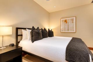Luxury Vail Solaris Studio Vacation Rental Set At The Base Of The Mountain Just Steps From The Gondola - 7