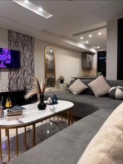 Noir and Marble Residence - 9