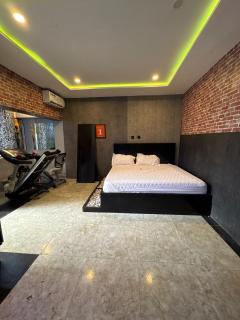 Luxe Apartment - 2