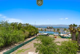 New Listing 2BR condo near the ocean with pool, gym, WiFi, and parking - 2